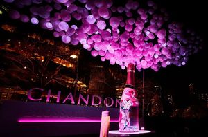 酩悦香槟「盛开的酒吧」巨型装置 in 日本东京